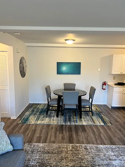 200 Riverside Dr — Photo 2