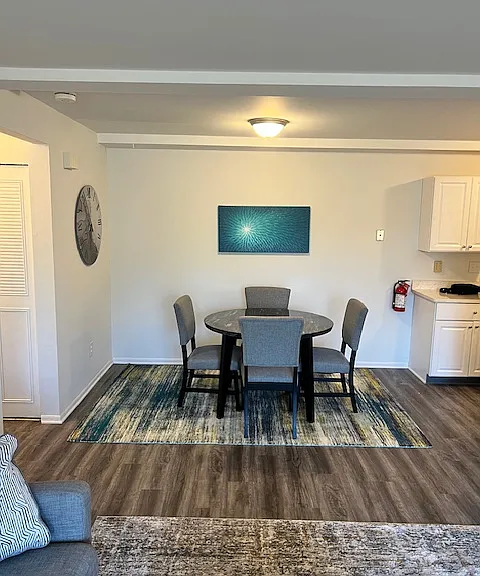 200 Riverside Dr — Photo 2