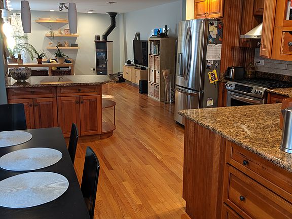 5th image of 207 S Oakwood St