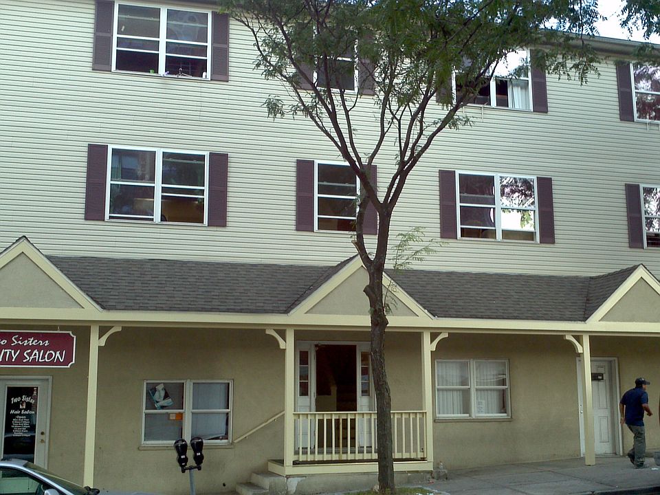 2nd image of 34 Clinton St 2