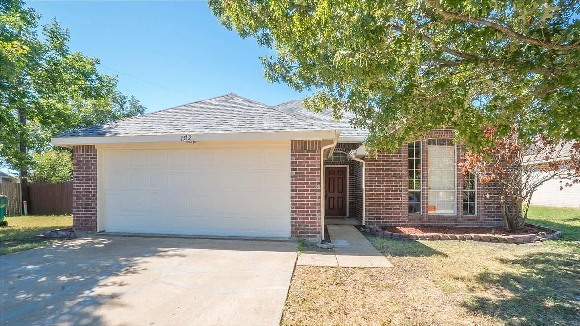 3 bed, 1260 sqft, $2,150 — Photo 1