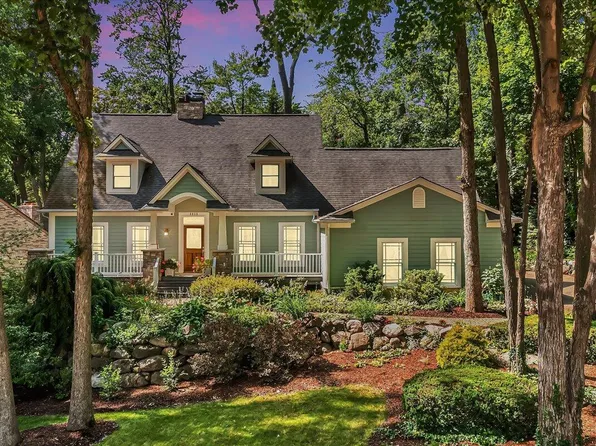 3823 Elder Rd S, West Bloomfield, MI 48324