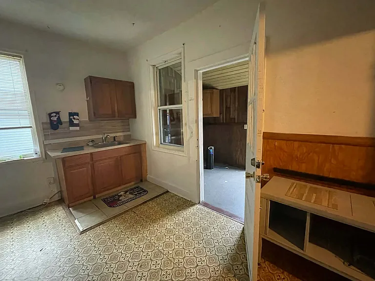 300 Sortwell St #B — Photo 20