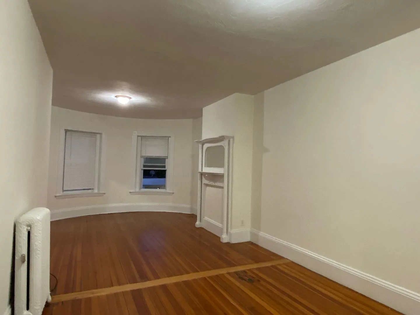 Large, updated sunny 3 bed unit in a prime spot in Allston! — Photo 2