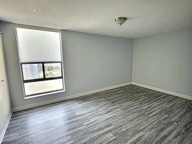 18 Knightsbridge Rd #1812 — Photo 15