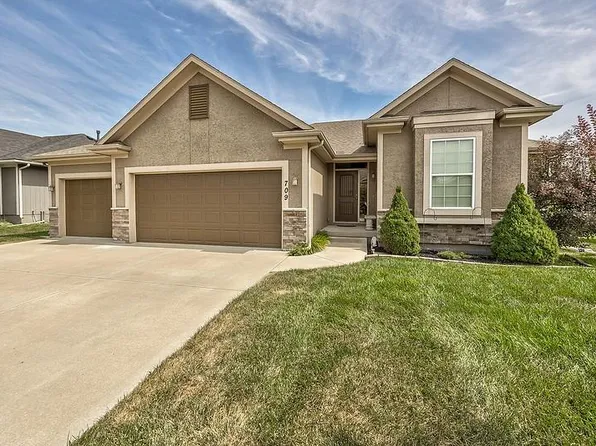 709 NW Eagle Dr, Grain Valley, MO 64029