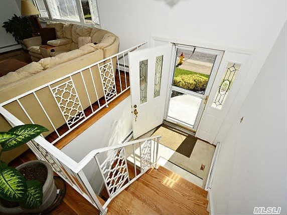 4th image of 580 Nassau Ave