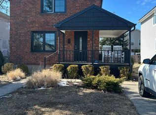 17 Cottonwood Rd, Port Washington, NY 11050