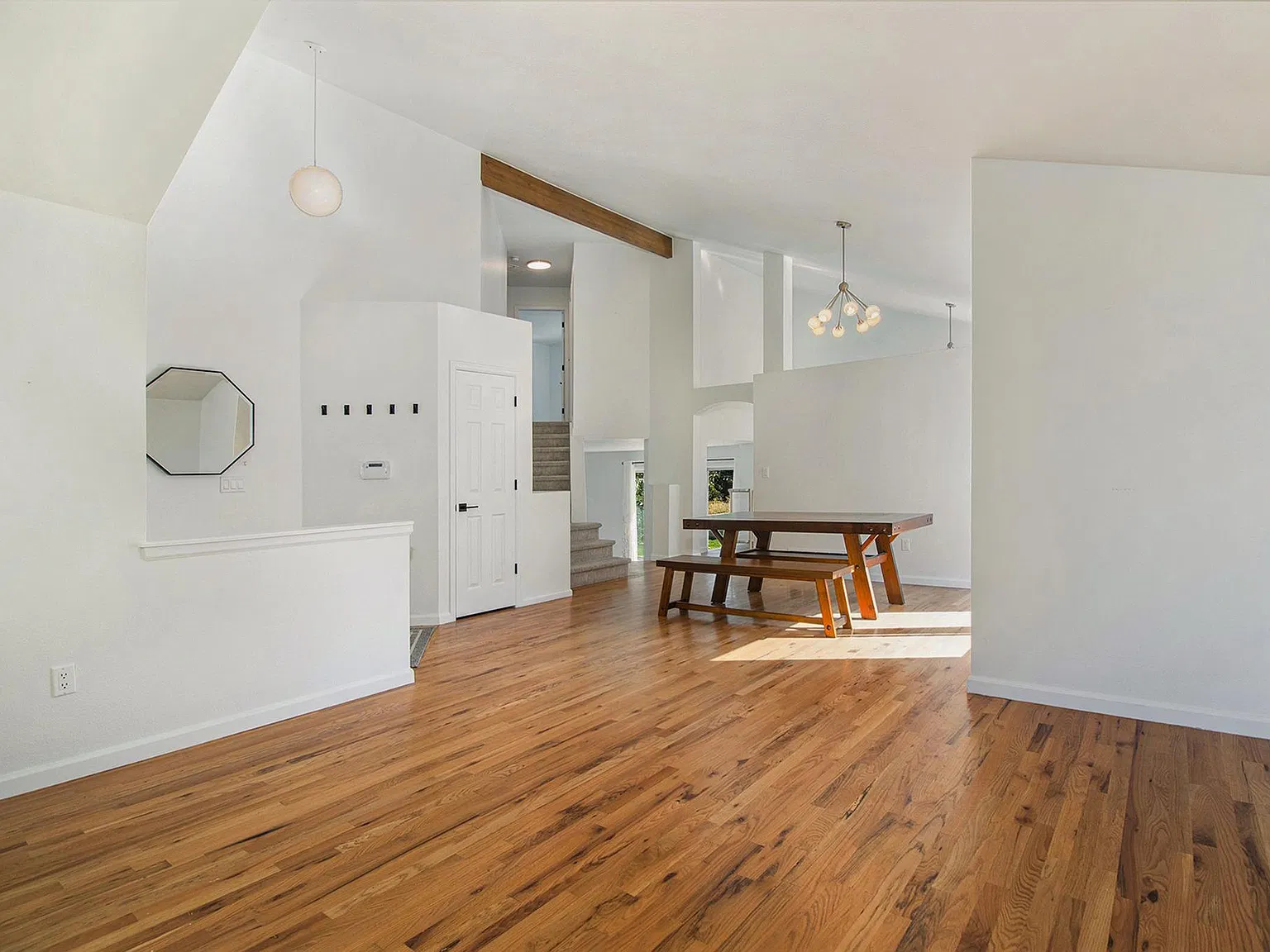 5 bed, 3.5 bath, 2510 sqft, $3,400 — Photo 2