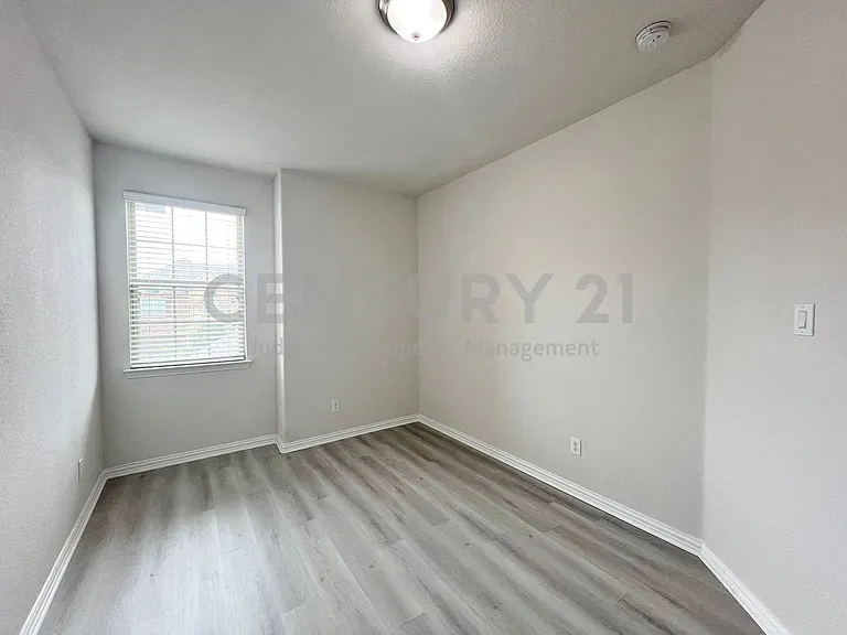 15201 Everly Ct — Photo 11