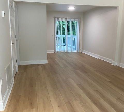 4th image of 14321 Long Green Dr