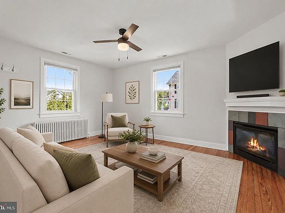 3rd image of 1429 Front Ave