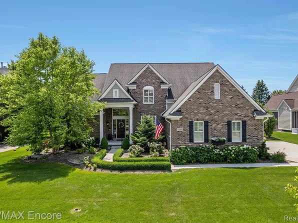7264 Ardsley Ln, Clarkston, MI 48348