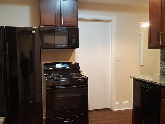 2nd image of 3151 W Belle Plaine Ave