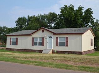 202 W Benton Ave, Sayre, OK 73662