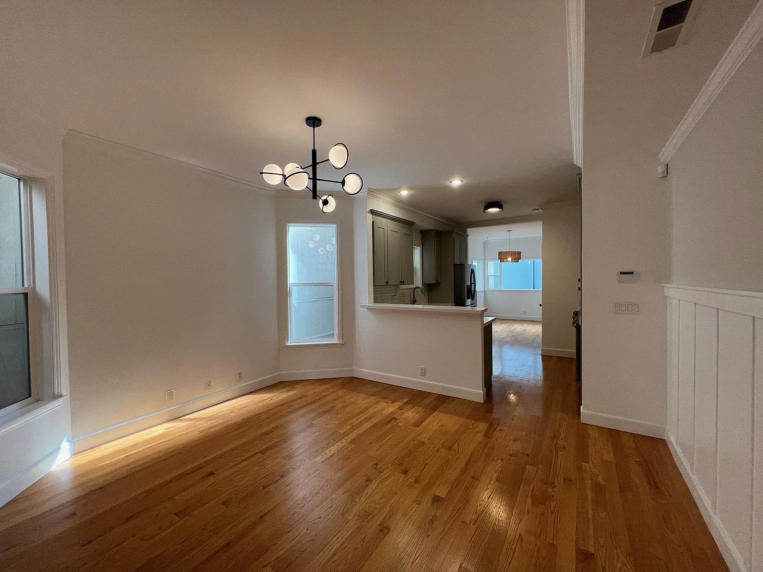 2 bed, 925 sqft, $6,000 — Photo 3
