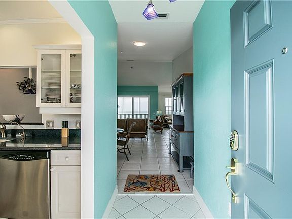 4th image of 7 Island Park Pl APT 403
