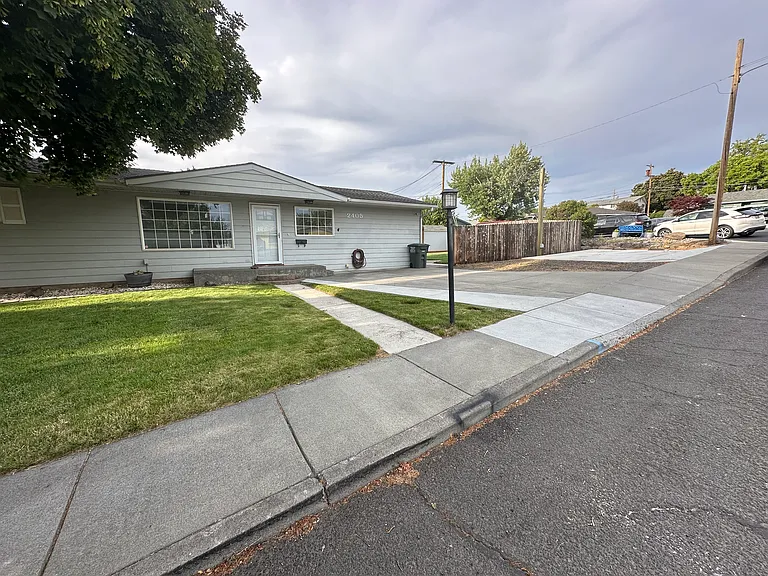 2405 SW Marshall Ave — Photo 3
