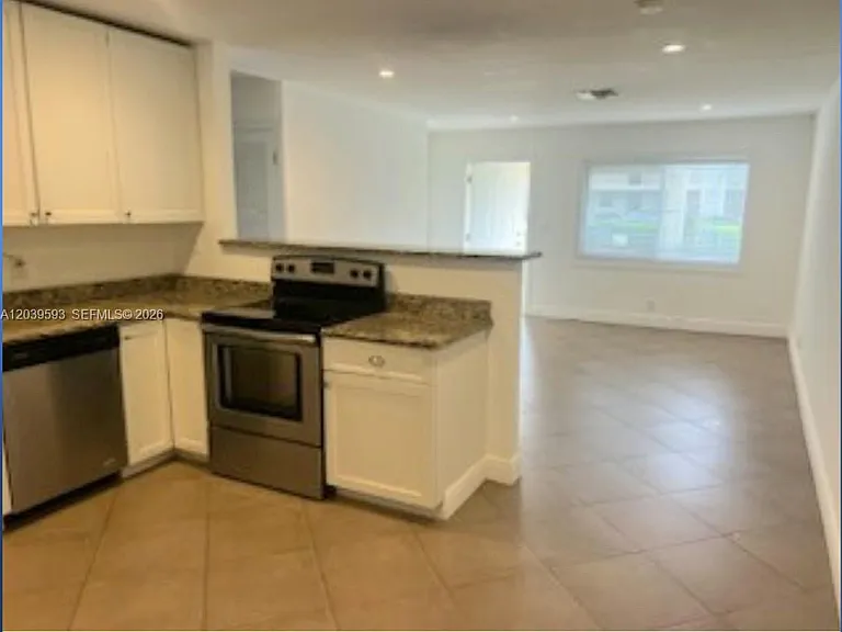 323 Northlake Dr #325 — Photo 3