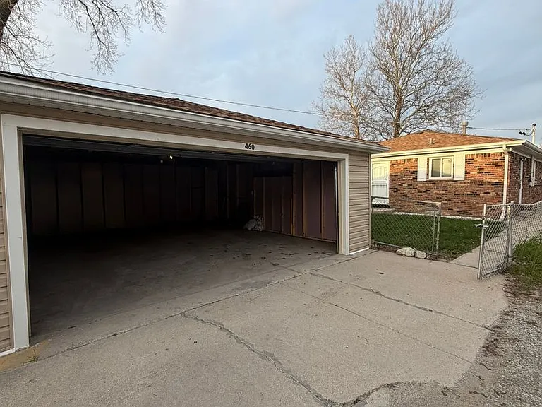 460 Hoxie Ave — Photo 20