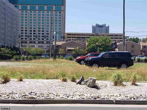 5th image of 124 S Massachusetts Ave