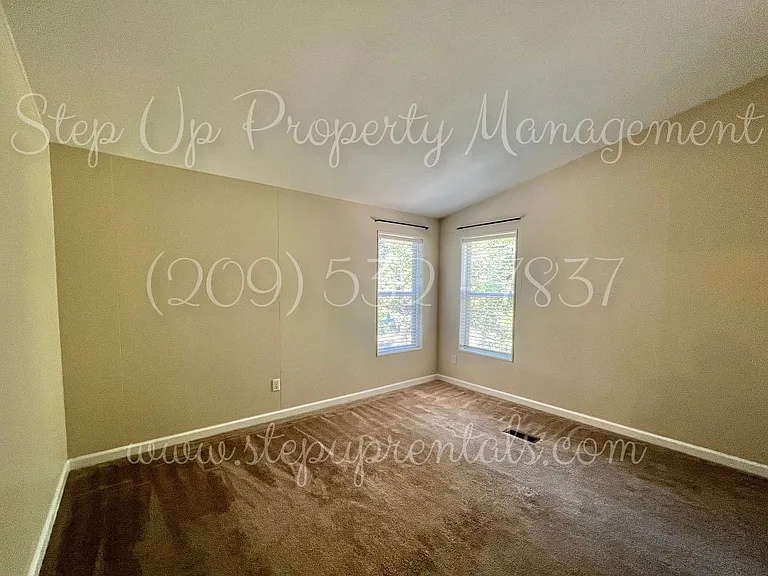23495 Kreitzer Way — Photo 22