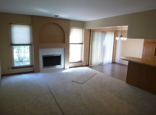 327 Shadybrook Ln, Aurora, IL 60504