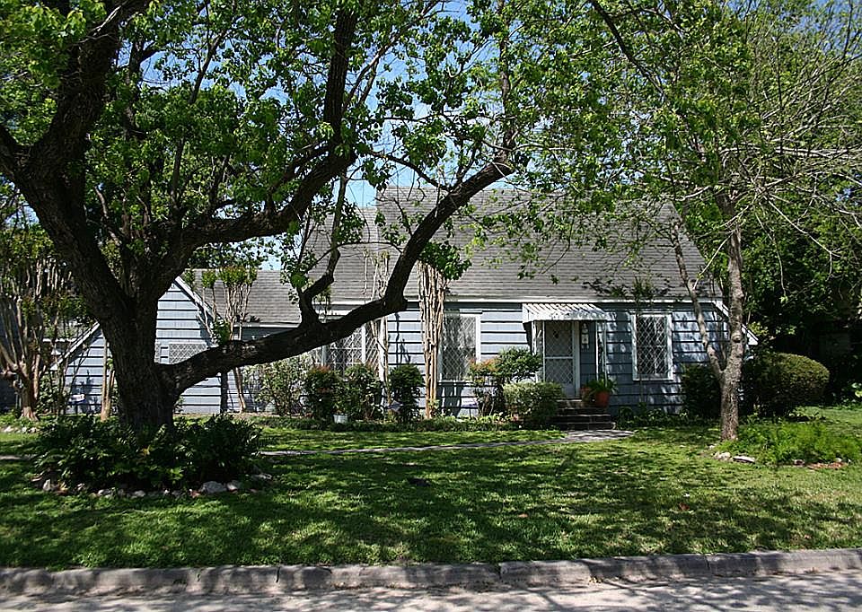 1st image of 925 Fairbanks St