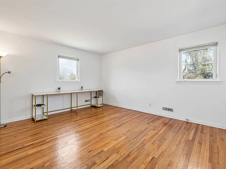 63 Susan Dr — Photo 17