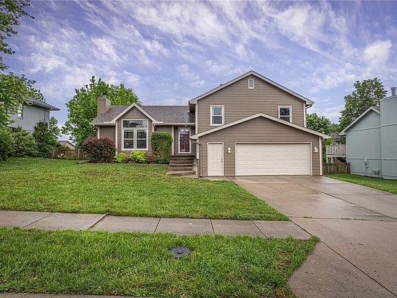 2nd image of 557 White Oak Ln