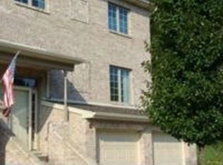107 Bridgewater Dr, Oakdale, PA