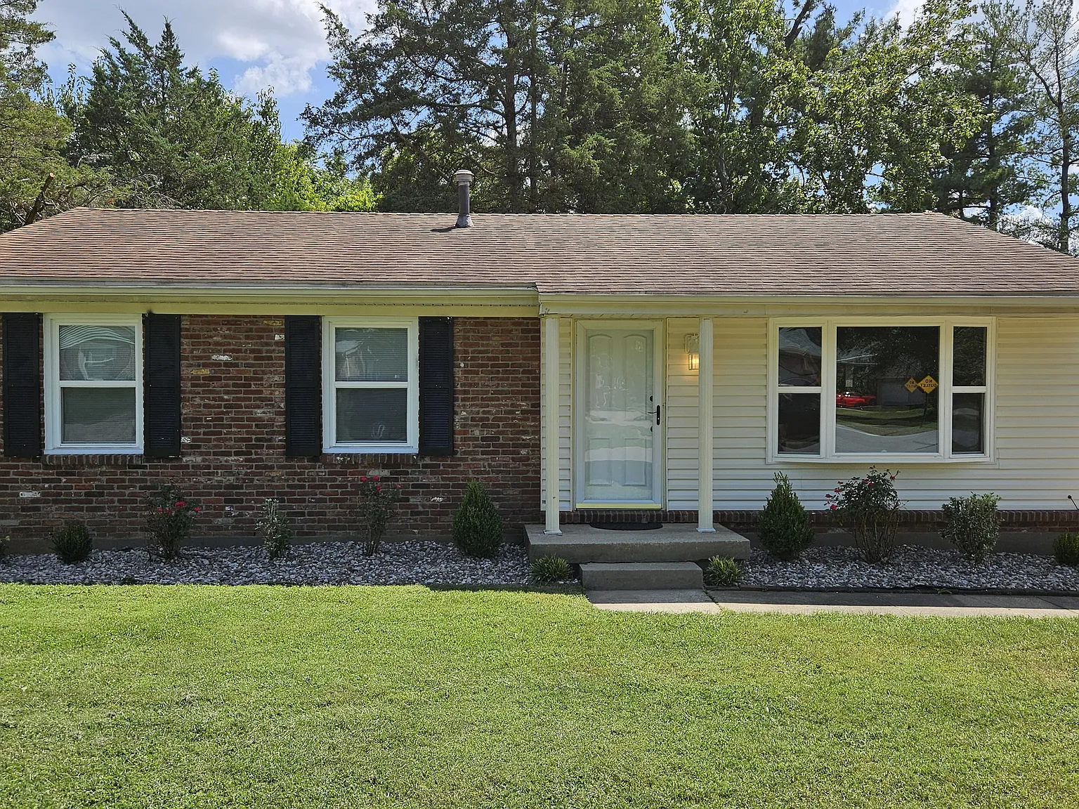3 bed, 2177 sqft, $2,100 — Photo 1