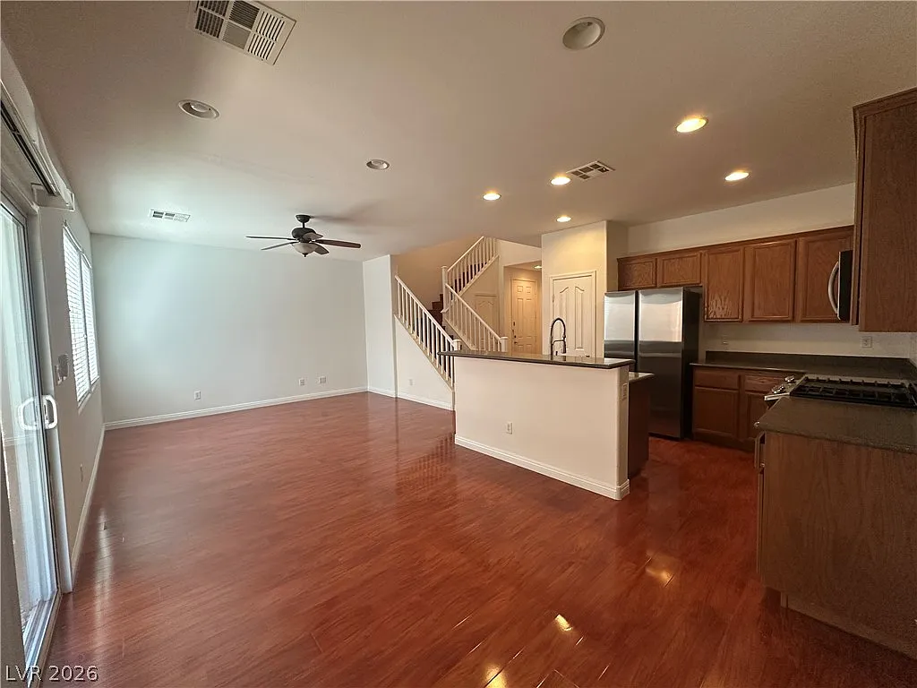 3 bed, 3.5 bath, 1797 sqft, $2,200 — Photo 4