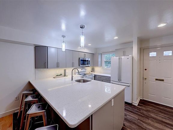 4th image of 546 Angell St Unit 2B