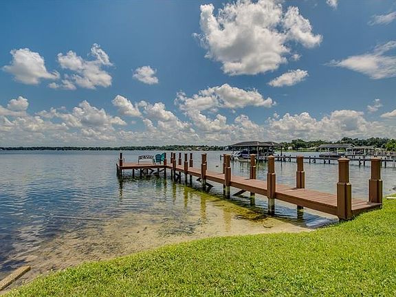 3rd image of 685 Lake Harbor Cir