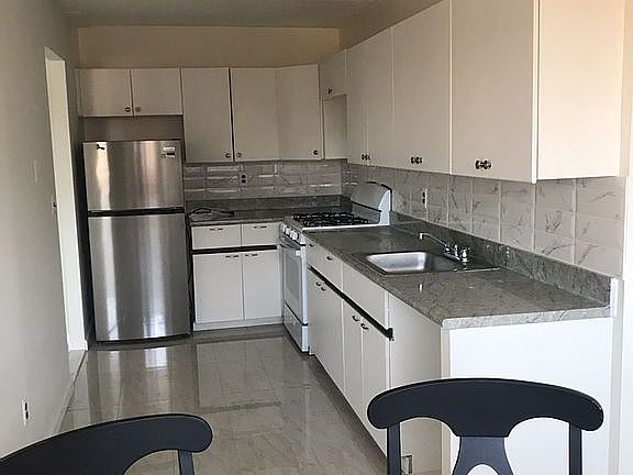 5th image of 14428 Barclay Ave APT 5B