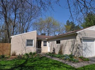 19 Hanningfield Cir, Fairport, NY 14450