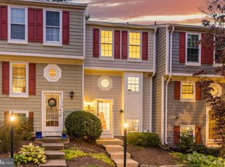 1616 Fieldthorn Dr, Reston, VA 20194