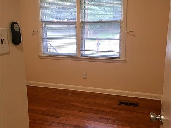 4th image of 540 Floyd Dr SE