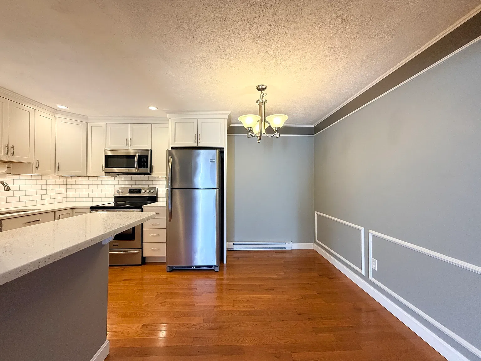 2 bed, 1.0 bath, 776 sqft, $2,400 — Photo 3