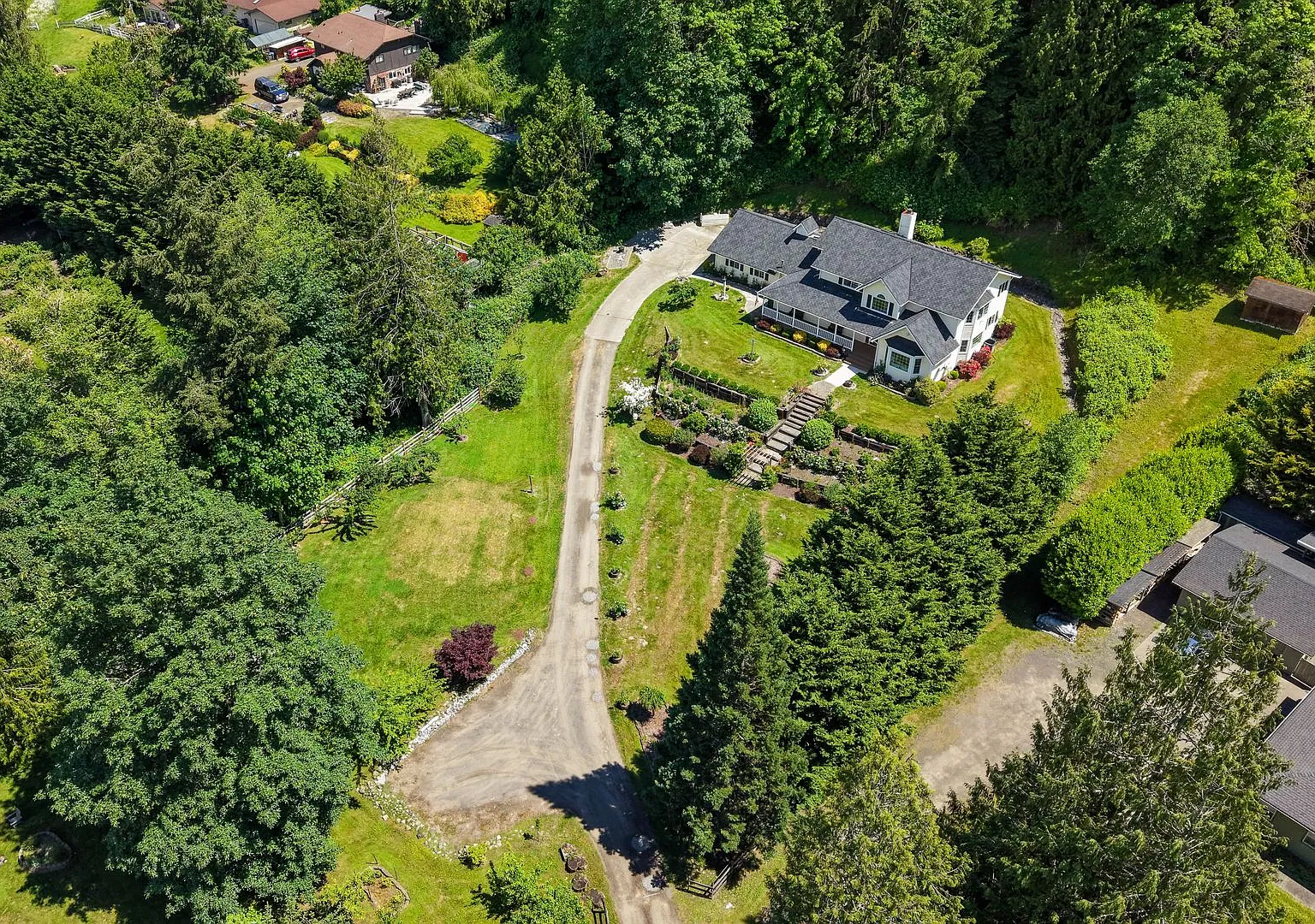 Spacious 5-Bedroom Poulsbo Retreat on 5 Acres — Photo 2