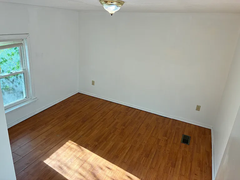 1302 Walnut St #4 — Photo 8
