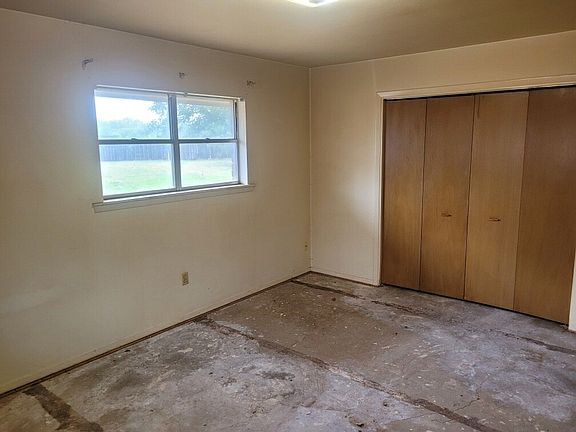 2nd image of 115 N Crescent Dr