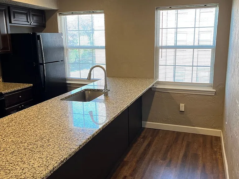 Elm Terrace Apartments — Photo 27