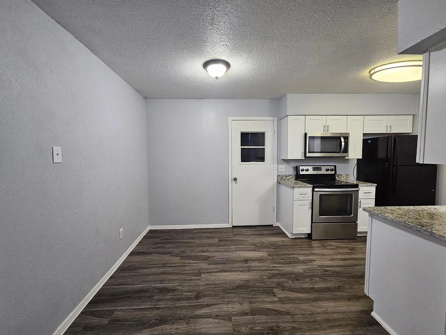 4 bed, 2.5 bath, 1373 sqft, $2,000 — Photo 4