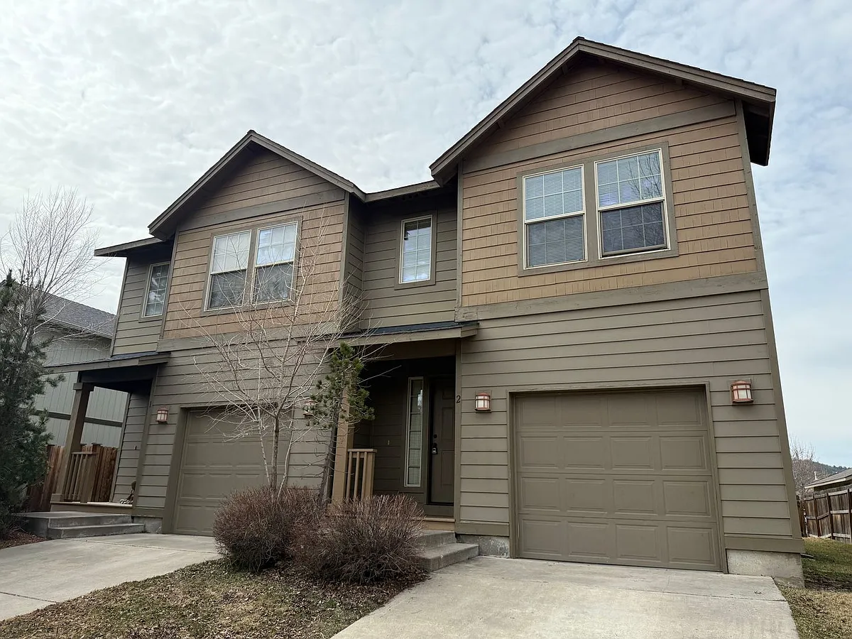 Building Photo - 2957 NE Canoe Ct #2