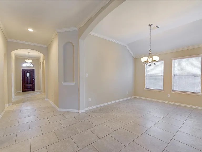 6519 Point Hollow Ln — Photo 4