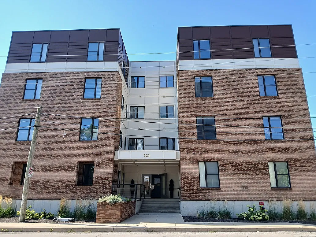 2 bed, 1080 sqft, $2,300 — Photo 2