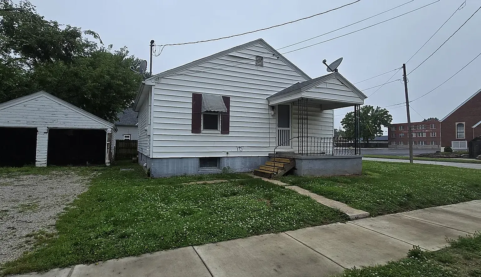 2 bed 1 bath 2 car garage — Photo 1