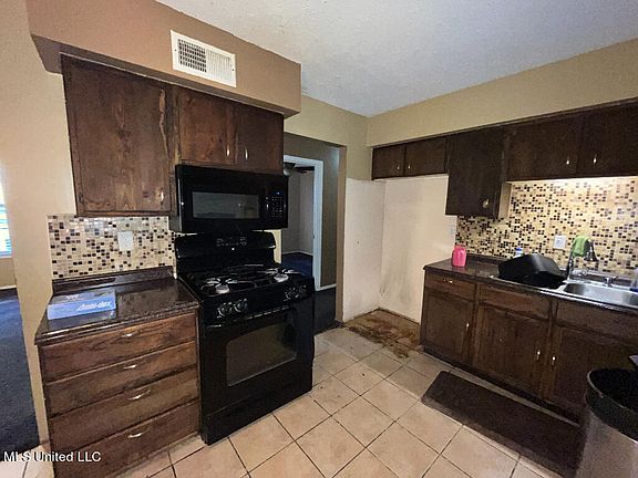 4th image of 1938 Dorchester Dr
